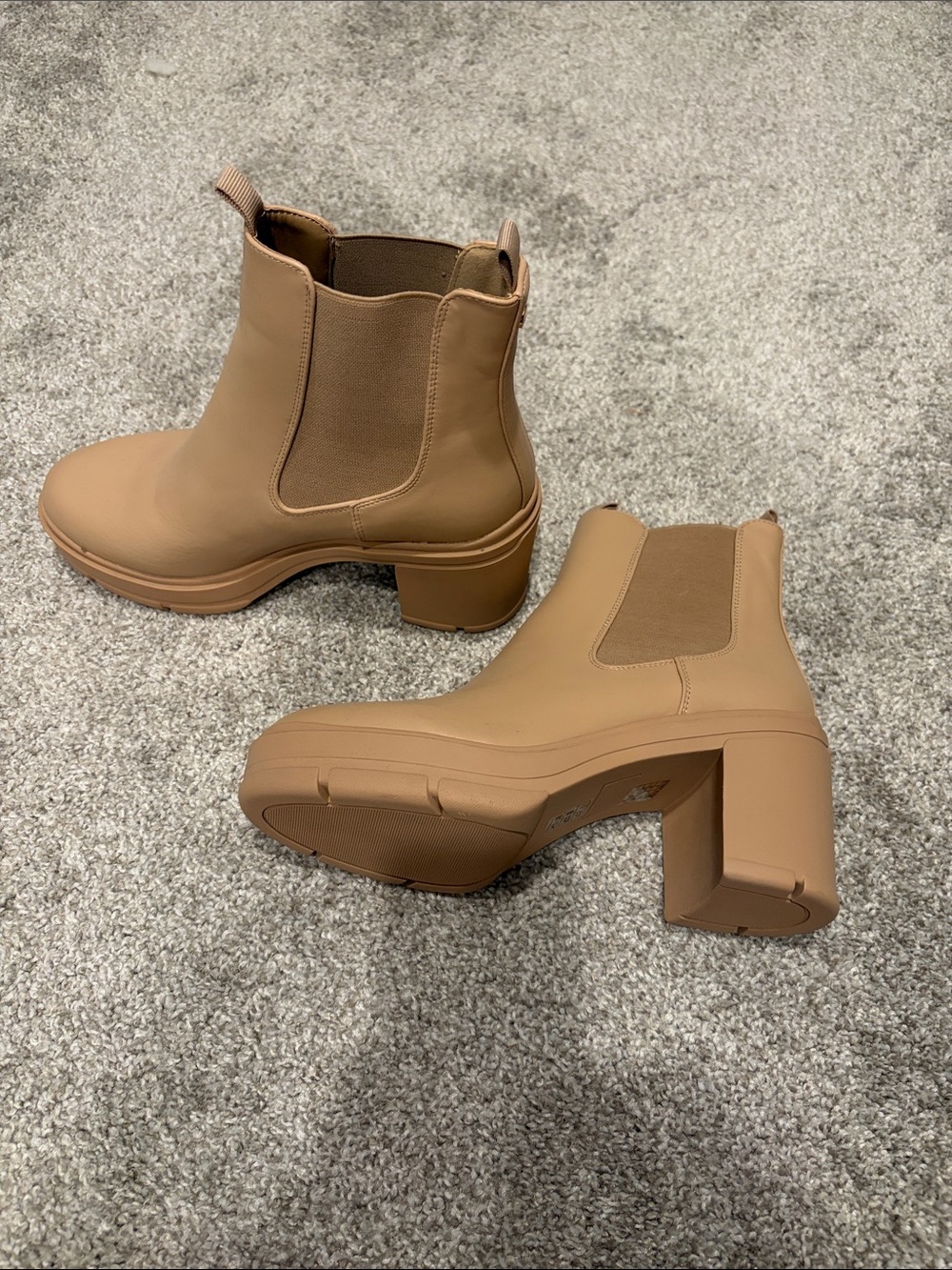 Chelsea Platform Heeled Ankle Boots in Tan